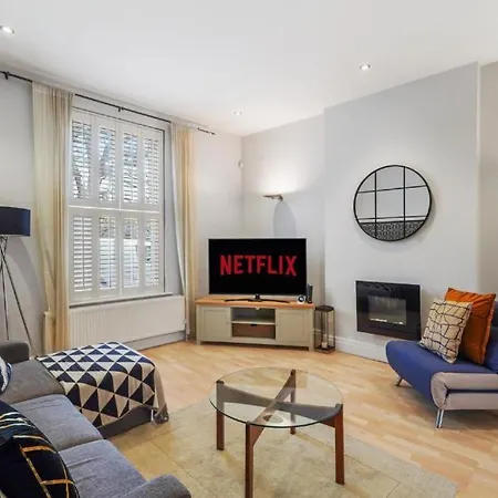 3 Bedroom Townhouse On Harrogate's Famous Stray Holiday home Harrogate