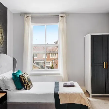 3 Bedroom Townhouse On Harrogate's Famous Stray Harrogate