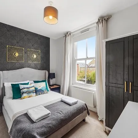 3 Bedroom Townhouse On Harrogate's Famous Stray Holiday home Harrogate