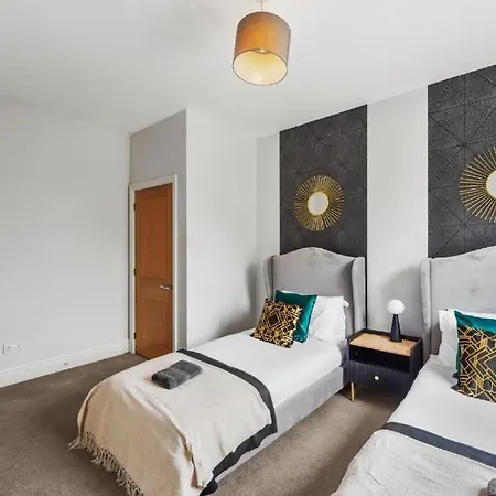 3 Bedroom Townhouse On Harrogate's Famous Stray Holiday home