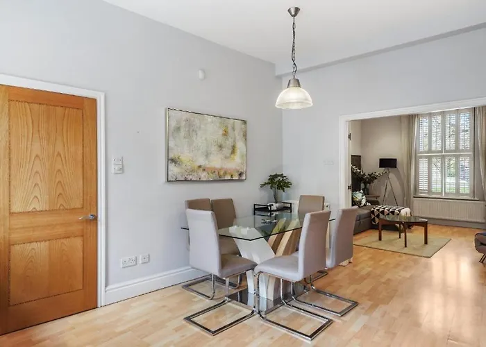 3 Bedroom Townhouse On Harrogate's Famous Stray * Harrogate