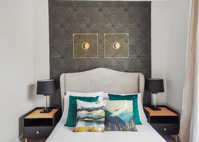 Semesterbostad 3 Bedroom Townhouse On Harrogate's Famous Stray *