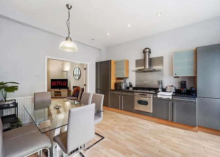 Сasa de vacaciones 3 Bedroom Townhouse On Harrogate's Famous Stray