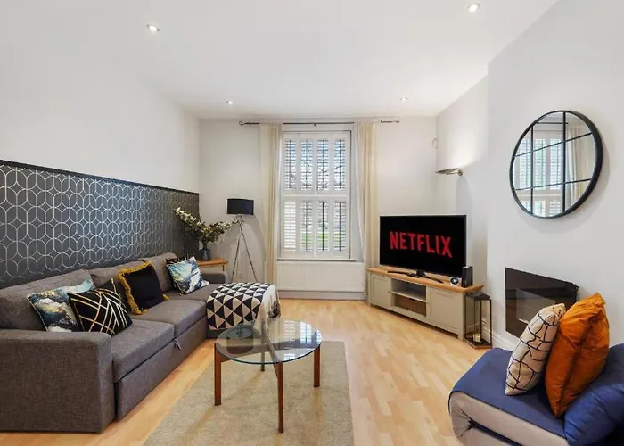 3 Bedroom Townhouse On Harrogate's Famous Stray *