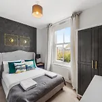 3 Bedroom Townhouse On Harrogate's Famous Stray Hébergement de vacances Harrogate